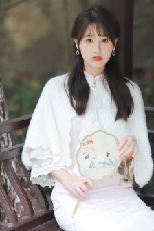 美女胸的图片